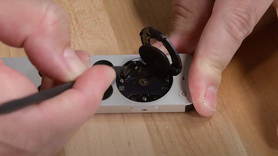 iFixit mổ bụng Siri Remote
