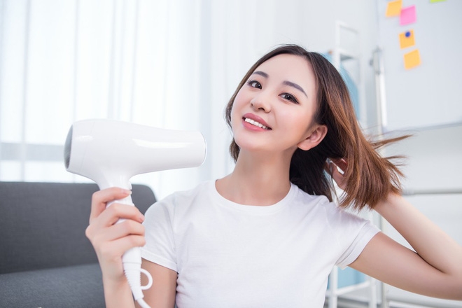 Dùng máy sấy tóc có tốt không?