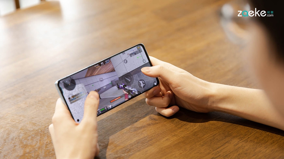 Chơi game OPPO Reno6 Pro+