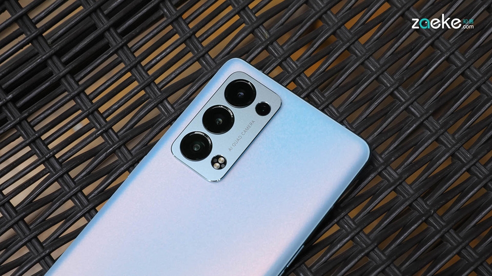 Camera sau OPPO Reno6 Pro+