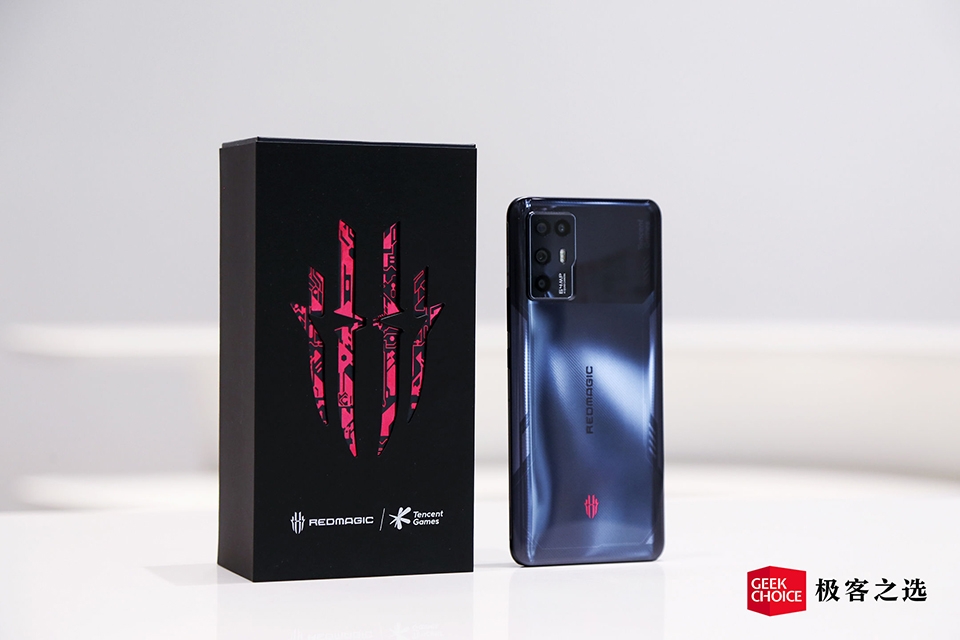 Nubia RedMagic 6R có mặt lưng độc đáo Nubia RedMagic 6R có mặt lưng độc đáo