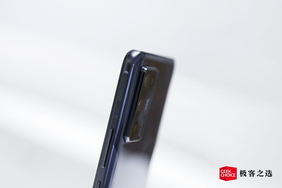 Nubia RedMagic 6R có thân máy rất mỏng Nubia RedMagic 6R có thân máy rất mỏng