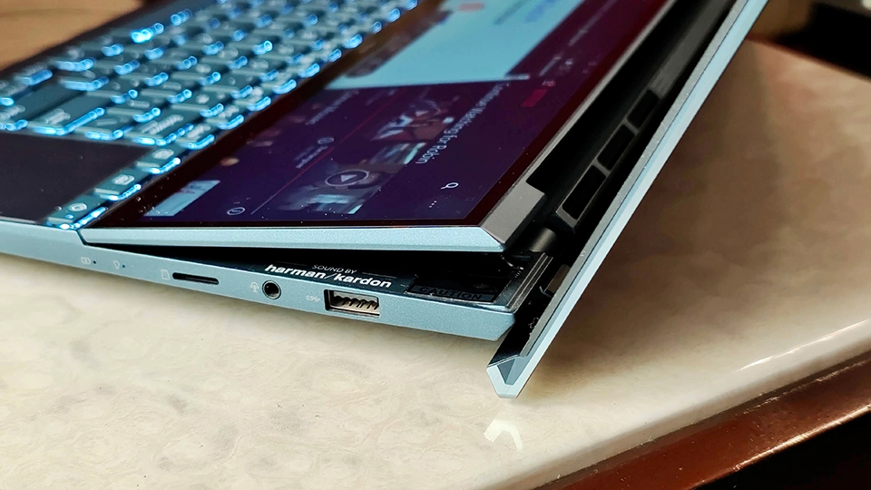 Trên tay Asus ZenBook UX482 Duo: Laptop 2 màn hình đã trở lại