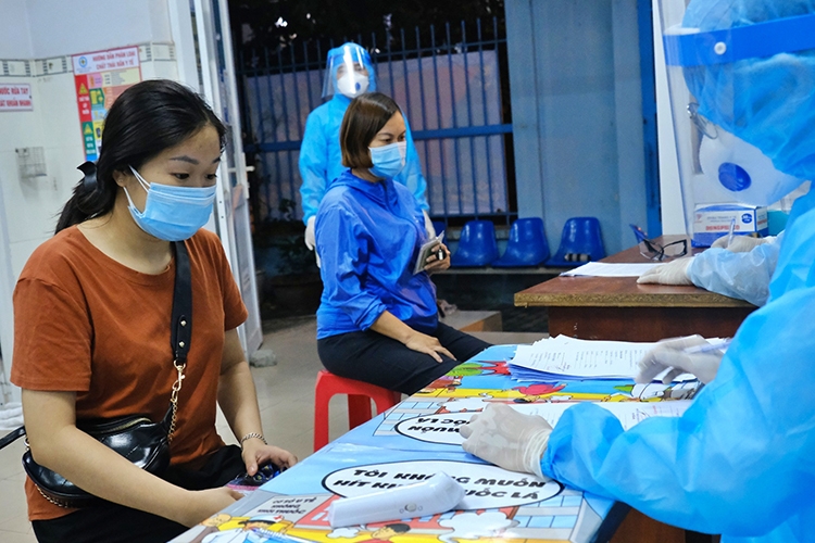 Nếu được gọi đi test COVID-19, bạn cần chuẩn bị những gì? 10