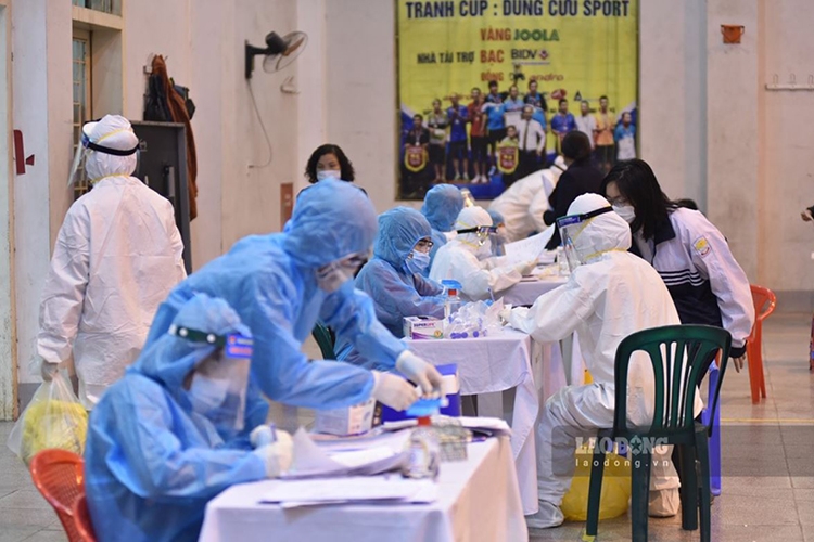 Nếu được gọi đi test COVID-19, bạn cần chuẩn bị những gì? 11