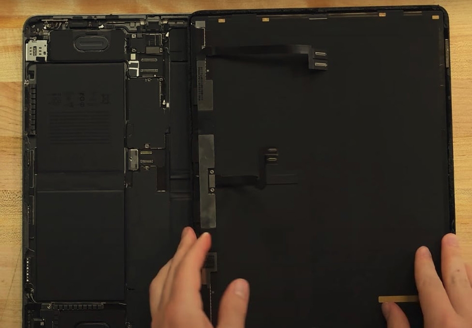 Mổ bụng iPad Pro 12.9 inch M1 (ảnh 2) Mổ bụng iPad Pro 12.9 inch M1 (ảnh 2)