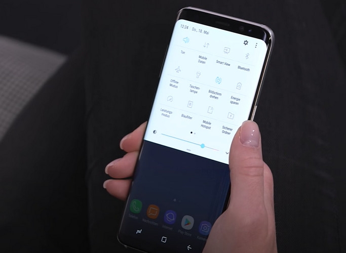 Tính năng Smart View từ trung tâm thông báo trên điện thoại Samsung
