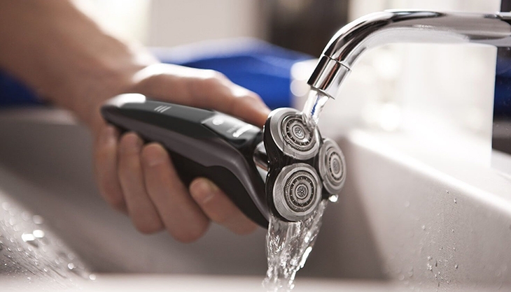 rửa máy cạo râu