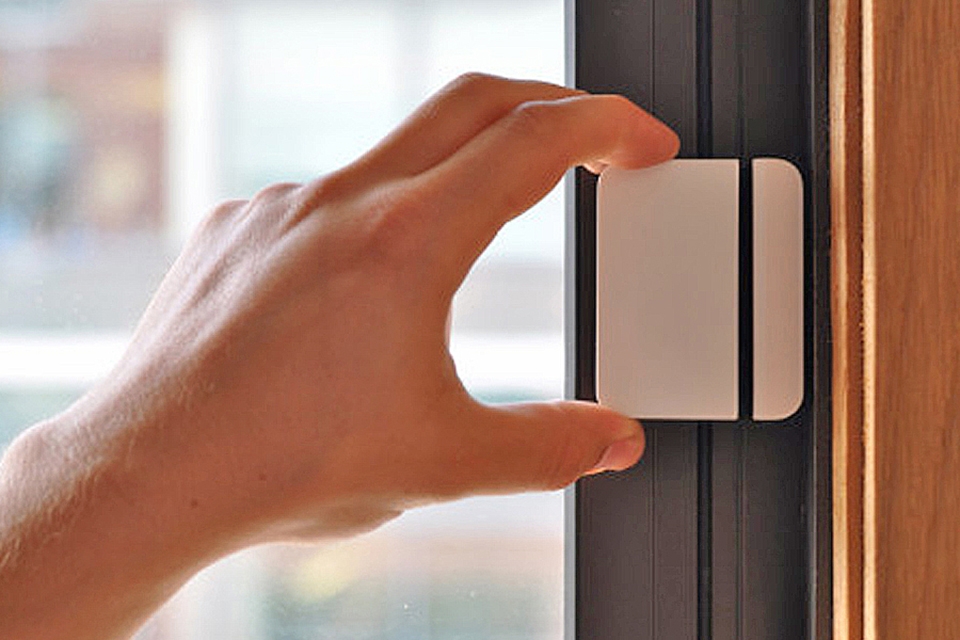 Cảm biến cửa hoạt động như thế nào?