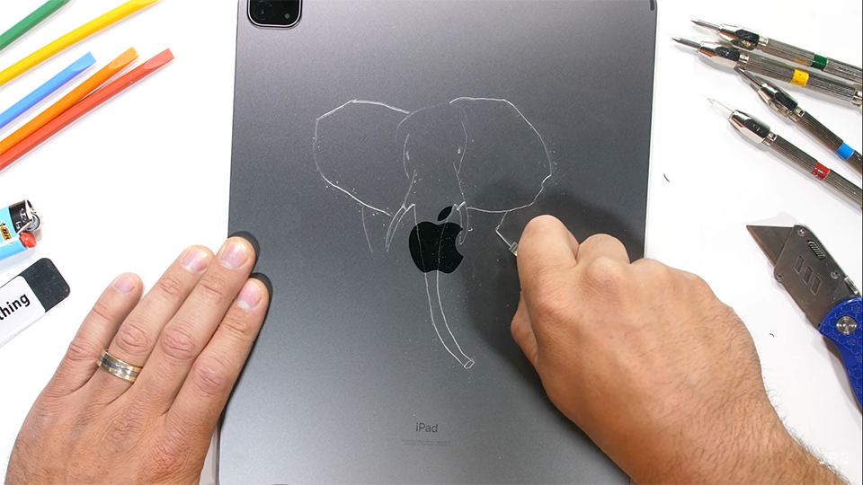 Tra tấn iPad Pro 12.9 inch 2021 (ảnh 3) Tra tấn iPad Pro 12.9 inch 2021 (ảnh 3)