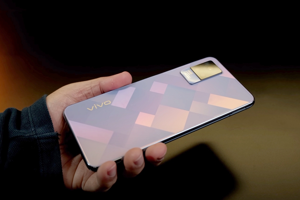 vivo Y73 có độ mỏng ấn tượng vivo Y73 có độ mỏng ấn tượng