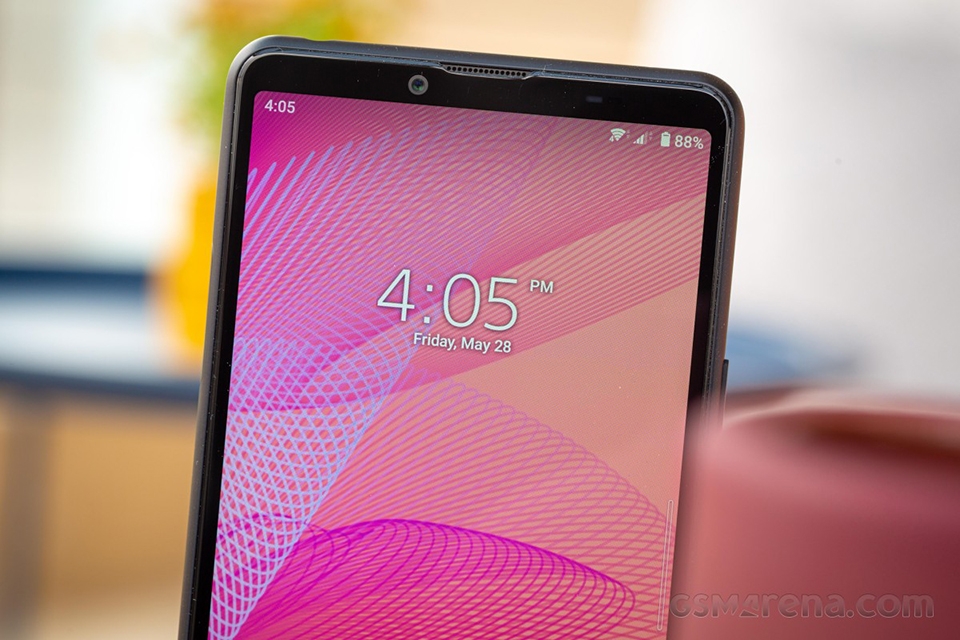 Sony Xperia 10 III có màn hình không khuyết điểm