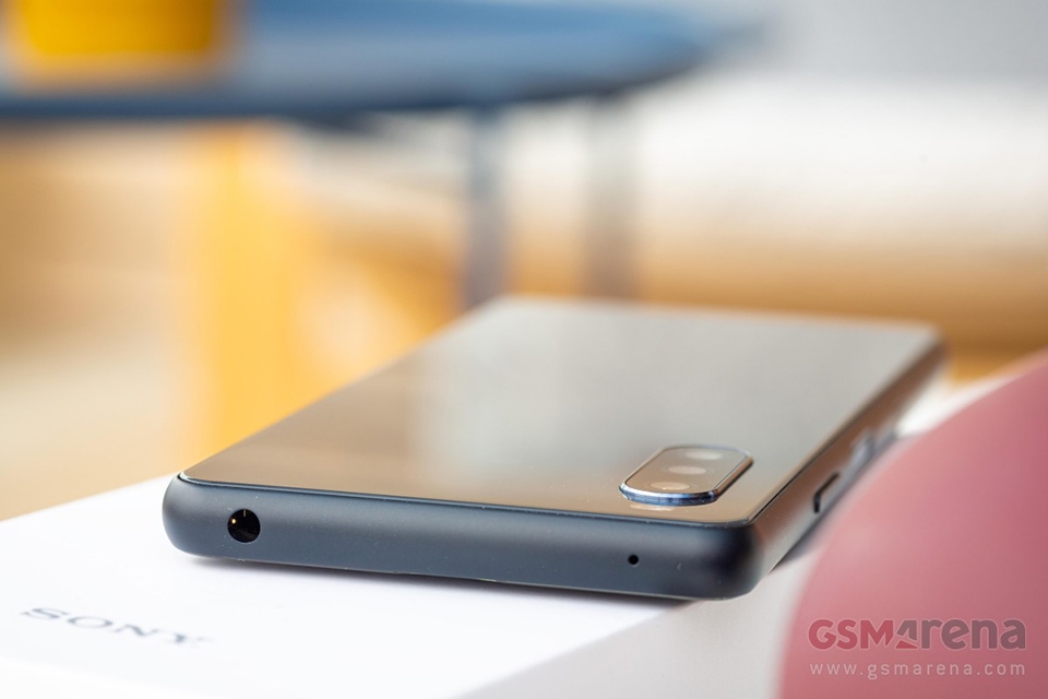 Sony Xperia 10 III có độ mỏng ấn tượng