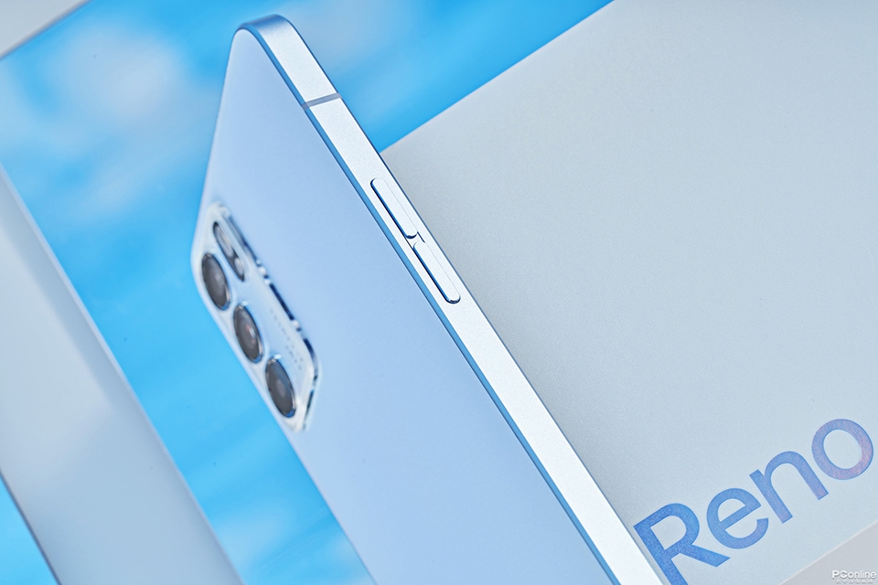 OPPO Reno6 có độ mỏng ấn tượng