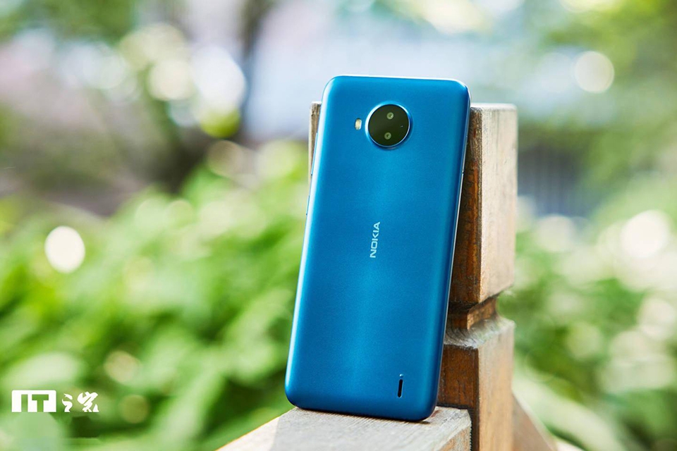 Nokia C20 Plus có mặt lưng hoàn thiện mờ