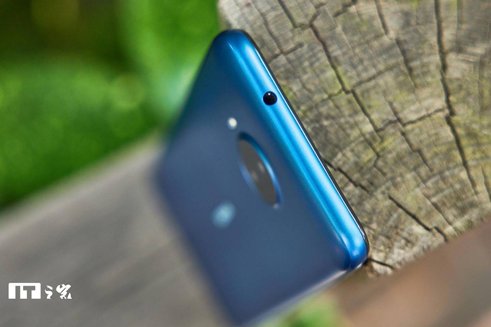 Cạnh trên Nokia C20 Plus
