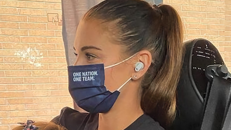 Tai nghe Beats Studio Buds tiếp tục được phát hiện trên tai người nổi tiếng