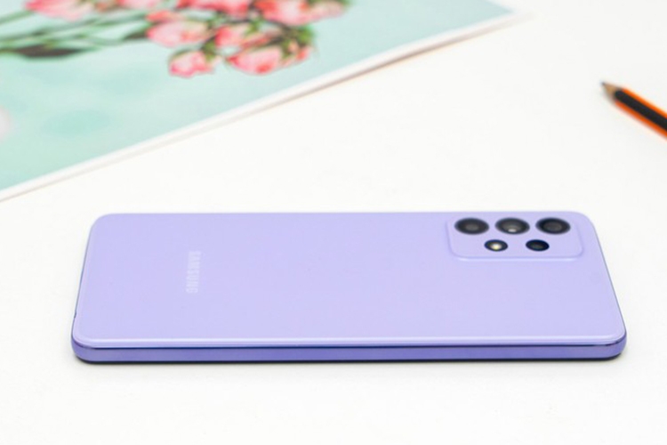 Chiếc smartphone của mọi nhà gọi tên Samsung Galaxy A52 10