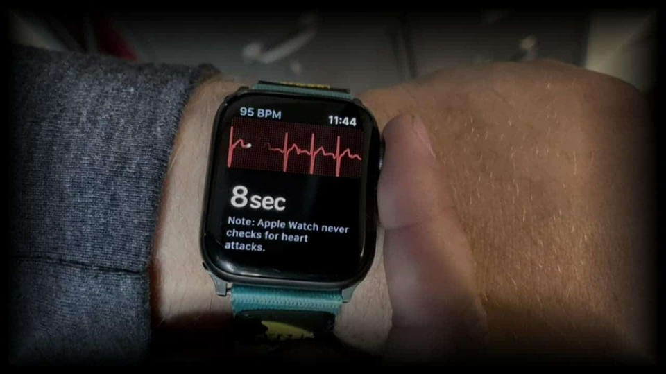 Apple Watch tiếp tục lập công khi cứu người phụ nữ bị bệnh về tim Apple Watch tiếp tục lập công khi cứu người phụ nữ bị bệnh về tim