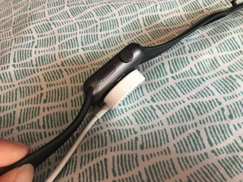 Sạc pin Apple Watch đúng cách