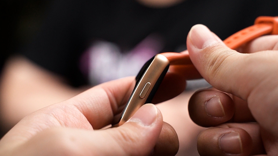 Huawei Band 6 có dây đeo mềm và thân thiện da tay