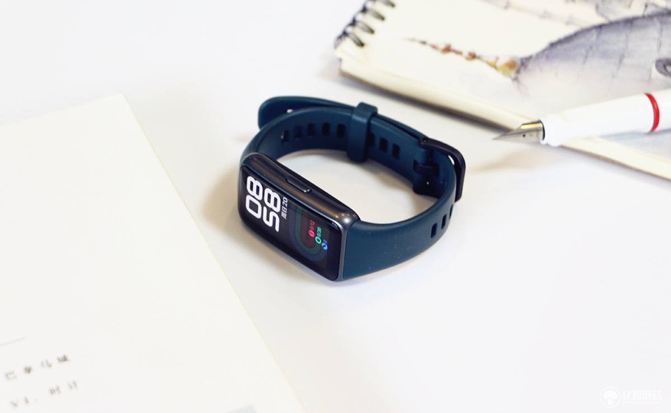 Huawei Band 6 được tích hợp nhiều cảm biến