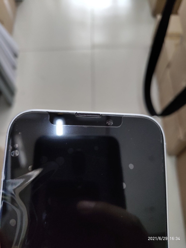 Hình ảnh thực tế iPhone 13 (ảnh 3)