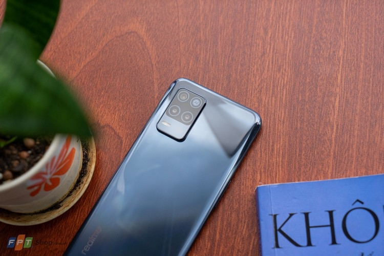 realme 8 5G chỉ có 3 camera ở mặt sau