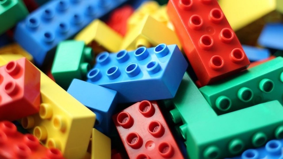 ABS còn được dùng để làm đồ chơi cho trẻ em ABS còn được dùng để làm đồ chơi cho trẻ em