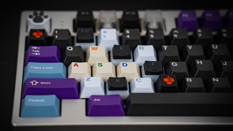 Bàn phím cũng thường là một sản phẩm làm từ nhựa ABS Bàn phím cũng thường là một sản phẩm làm từ nhựa ABS