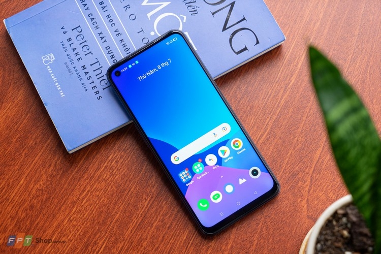 Màn hình IPS với tốc độ làm mới 90Hz trên realme 8 5G