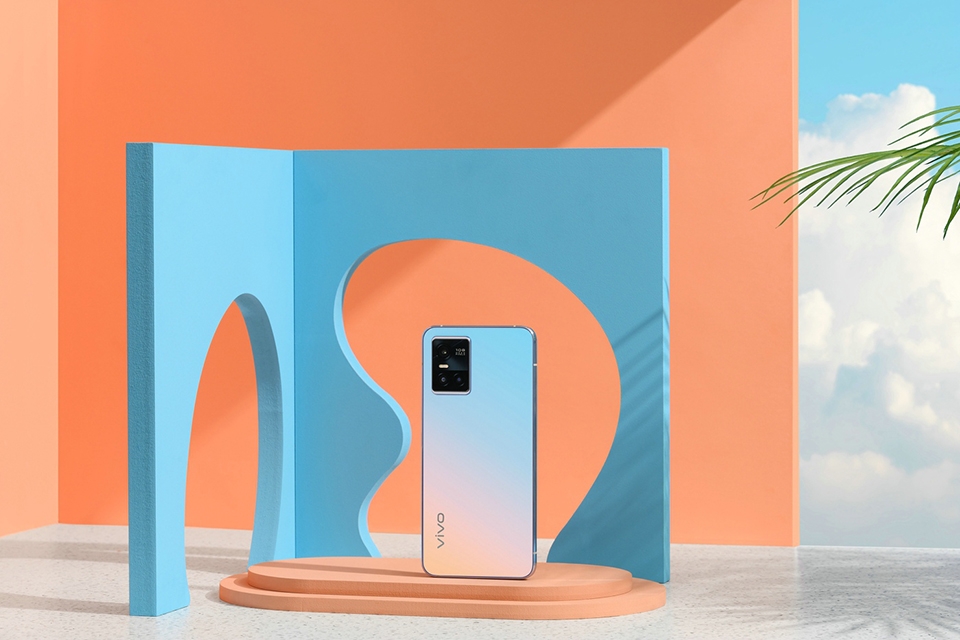 vivo S10 Pro có mặt lưng chuyển màu trên phiên bản Blue vivo S10 Pro có mặt lưng chuyển màu trên phiên bản Blue