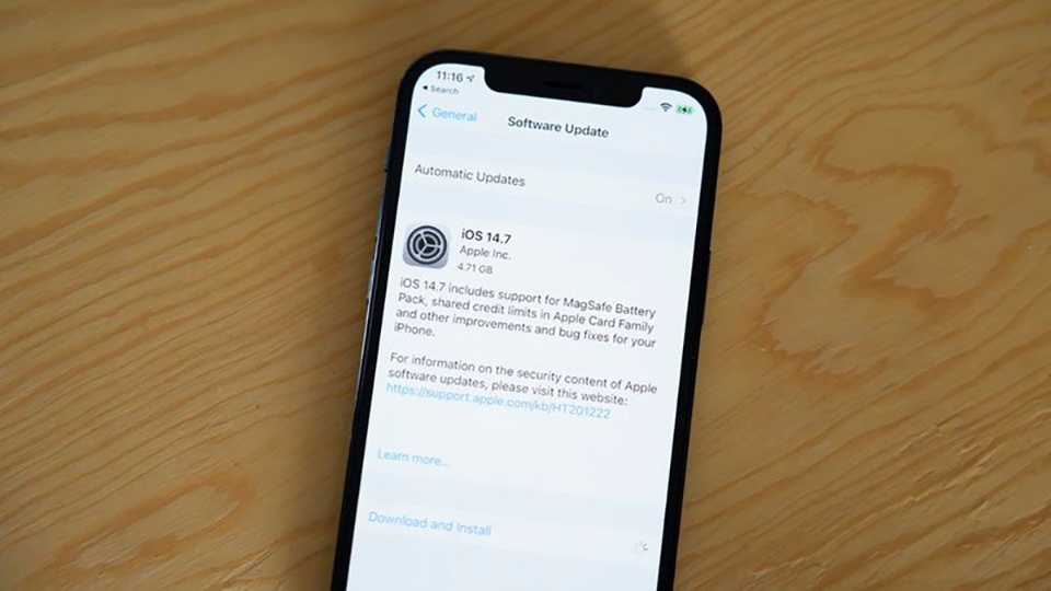 iOS 14.7 được phát hành