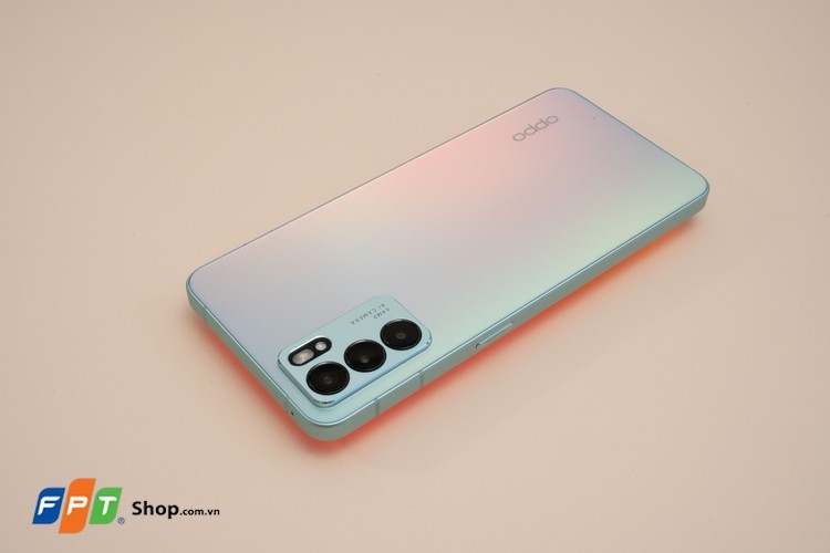 OPPO Reno6 