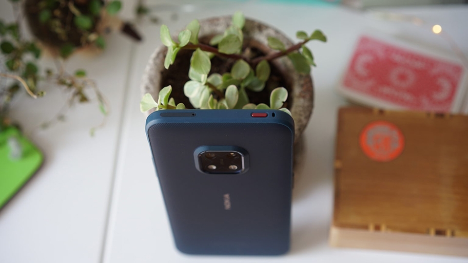 Nokia XR20 có nhiều nút vật lý