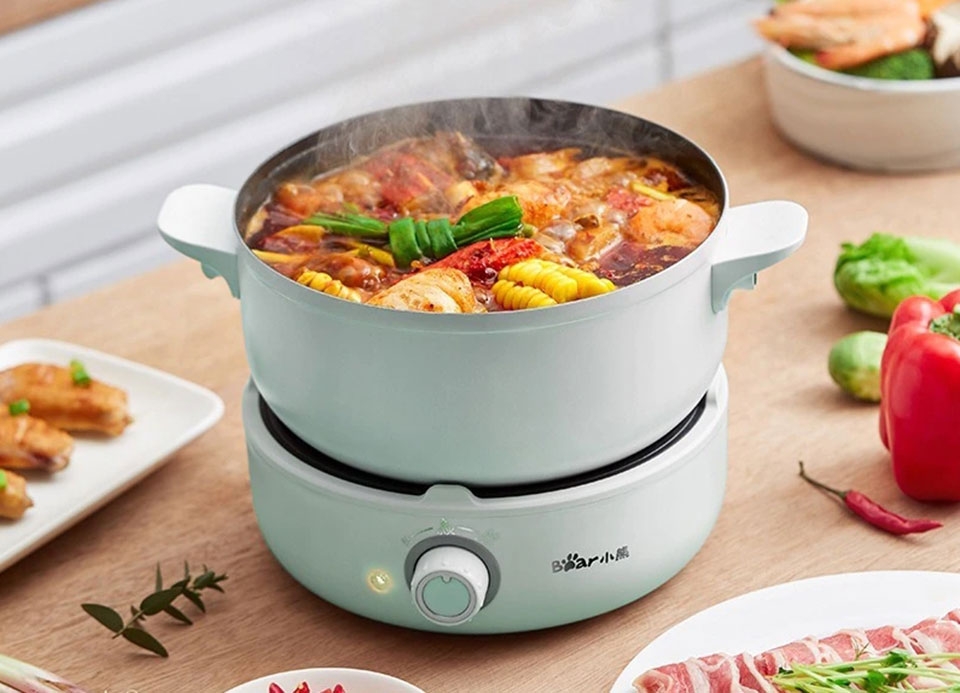 Nồi lẩu điện là một thiết bị nên có trong nhà bếp