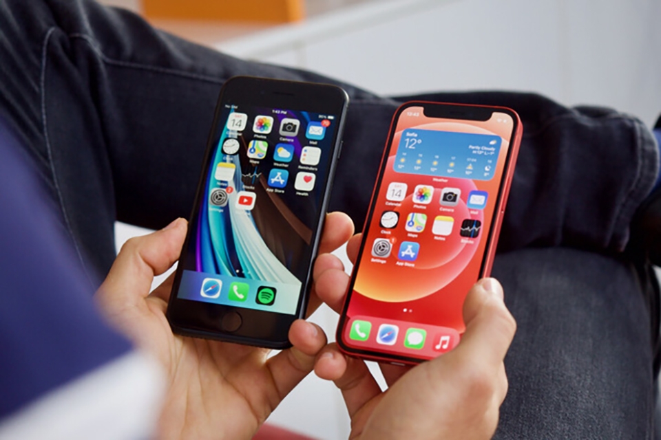 So sánh iPhone 12 mini và iPhone SE 2020 (ảnh 2) So sánh iPhone 12 mini và iPhone SE 2020 (ảnh 2)