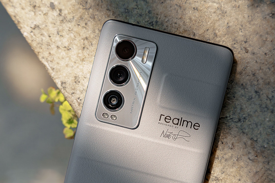 Realme GT Master Edition có cả các phiên bản mặt lưng kính Realme GT Master Edition có cả các phiên bản mặt lưng kính