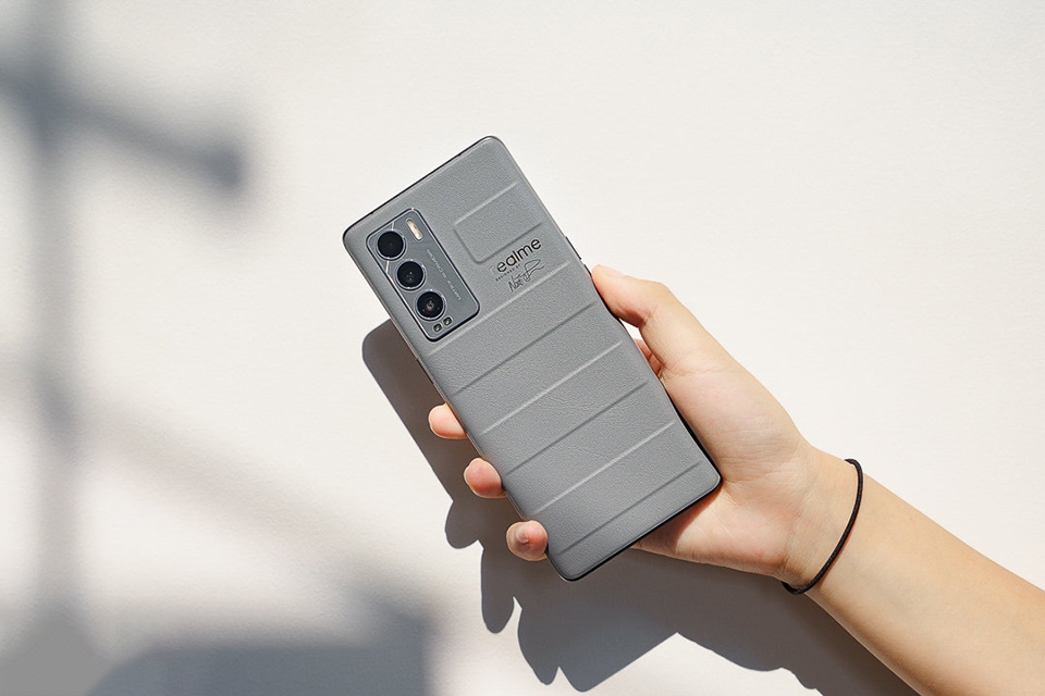 Realme GT Master Edition có giá bán phải chăng Realme GT Master Edition có giá bán phải chăng