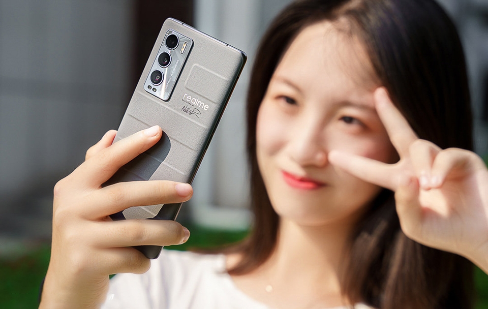 Realme GT Master Edition chỉ có camera selfie đơn ở phía trước