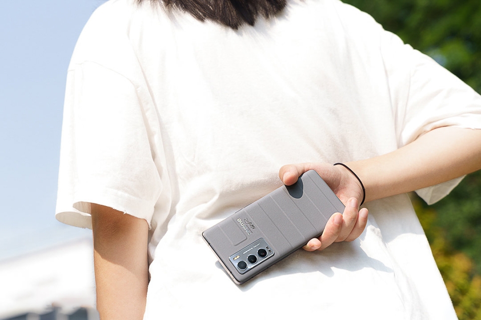 Realme GT Master Edition sở hữu 3 camera ở phía sau Realme GT Master Edition sở hữu 3 camera ở phía sau