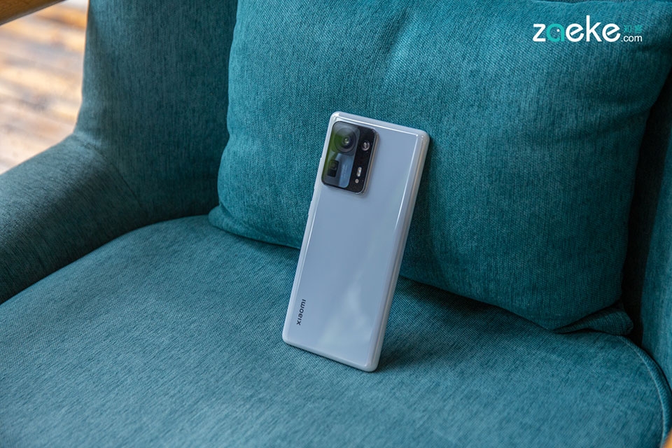 Xiaomi Mi Mix 4 có 3 camera phía sau