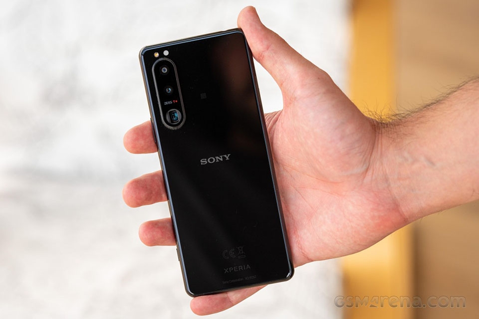 Sony Xperia 5 III cho trải nghiệm cầm nắm rất tốt Sony Xperia 5 III cho trải nghiệm cầm nắm rất tốt