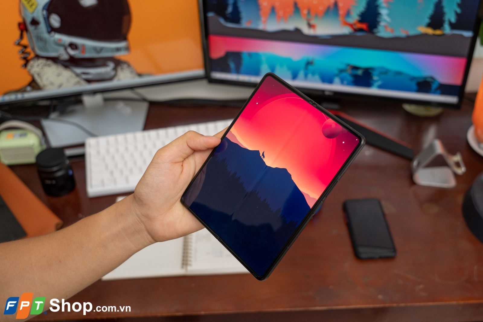 Trên tay Samsung Galaxy Z Fold3 5G: Trải nghiệm màn hình hoàn hảo