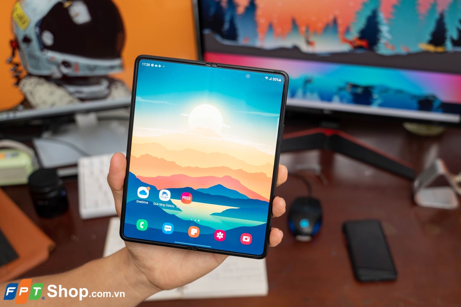 Trên tay Samsung Galaxy Z Fold3 5G: Trải nghiệm màn hình hoàn hảo