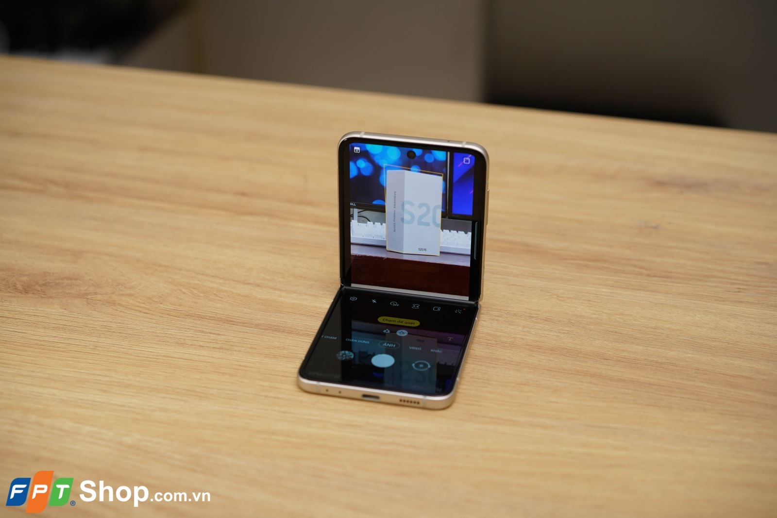 Trên tay Samsung Galaxy Z Flip3 5G