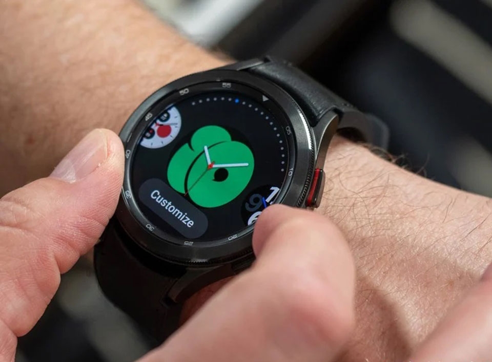 Các nút của Samsung Galaxy Watch 4 Classic