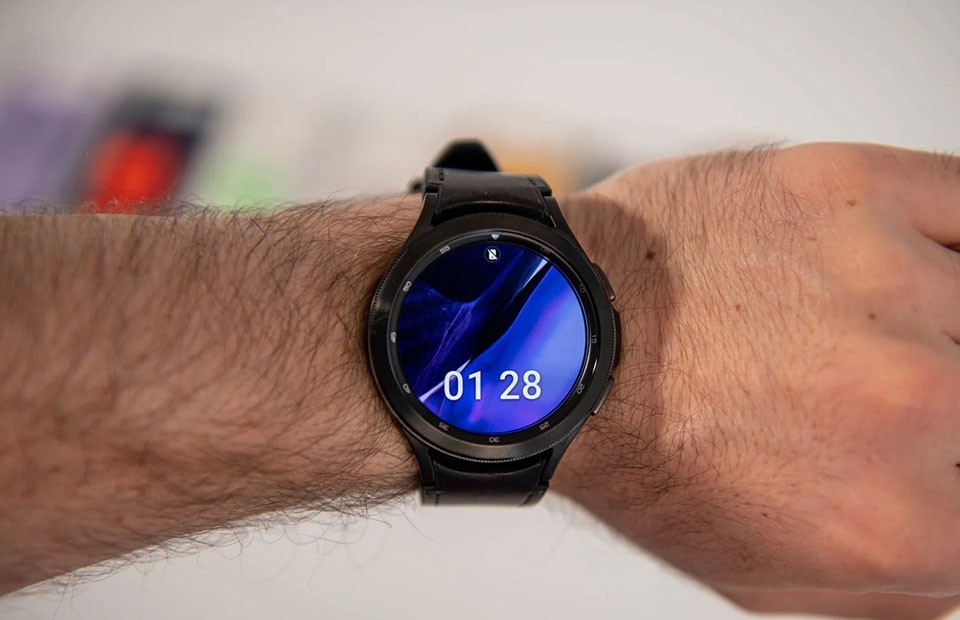 Samsung Galaxy Watch 4 Classic có thời lượng pin lên tới 1 tuần