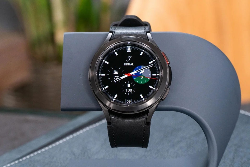 Samsung Galaxy Watch 4 Classic chạy trên giao diện One UI Watch