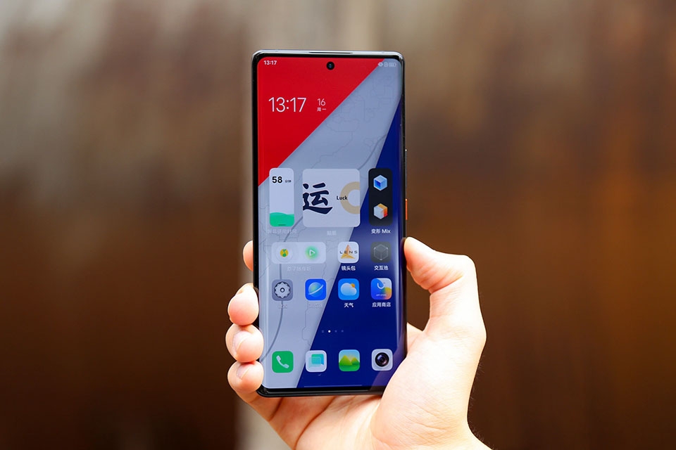 Mặt trước iQOO 8 Pro